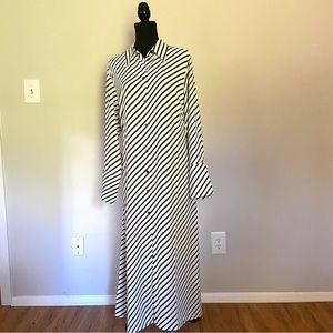 H&M NWT long sleeve button front maxi dress with collar and tie belt. Large. B&W